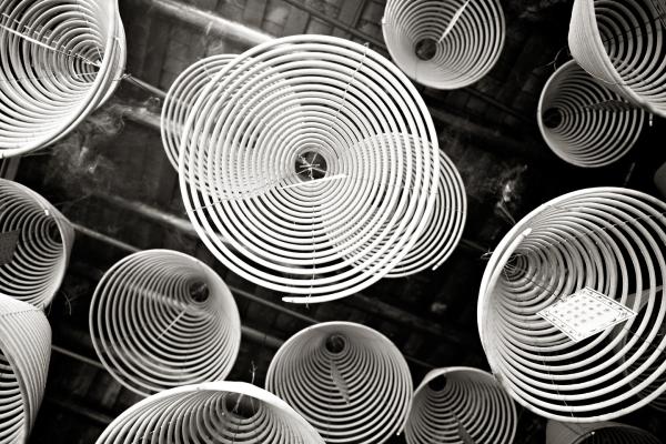 Looking up makes me dizzy av Julie Aucoin