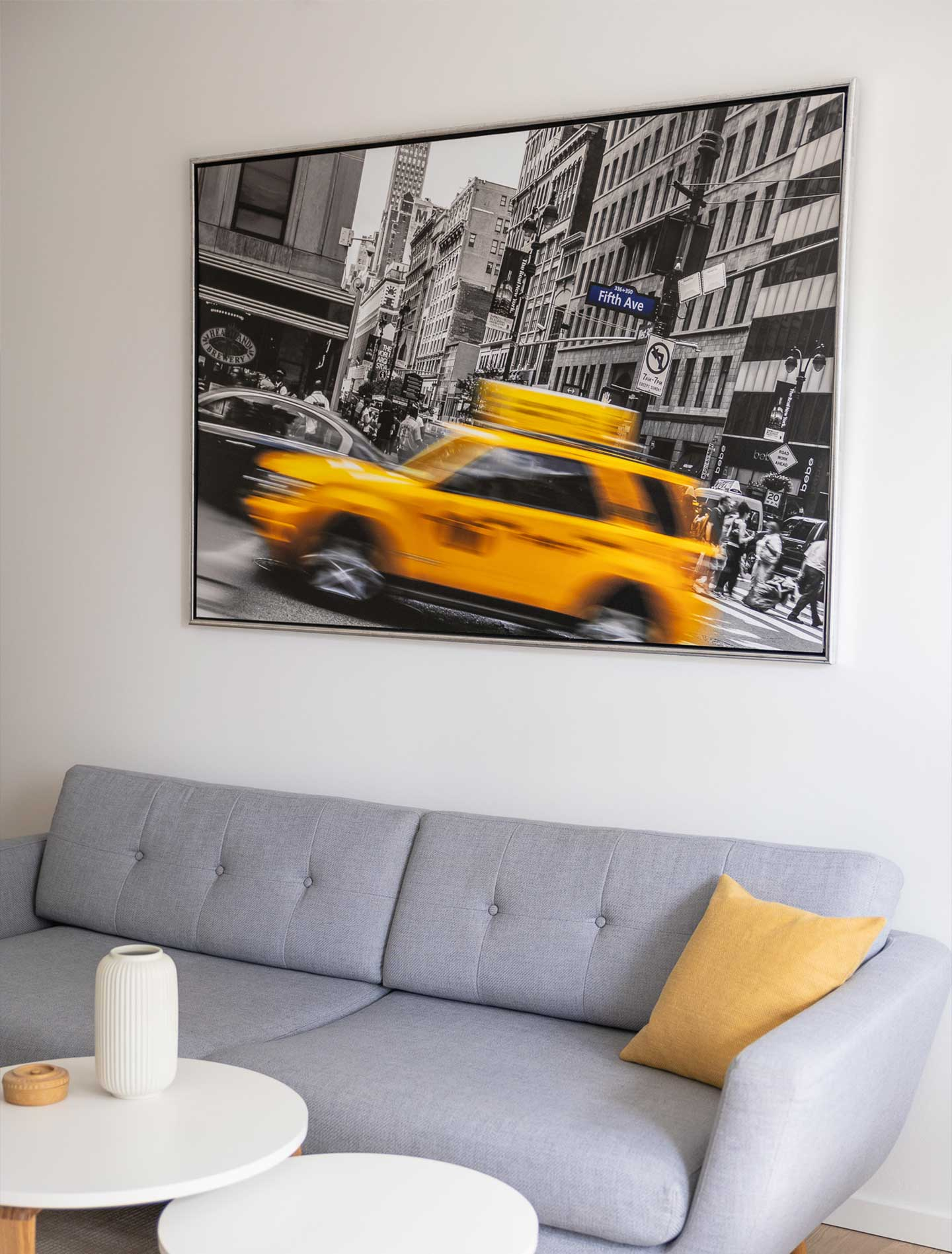 Taxi at Fifth Avenue in New York av Rasmus Gundorff Sæderup