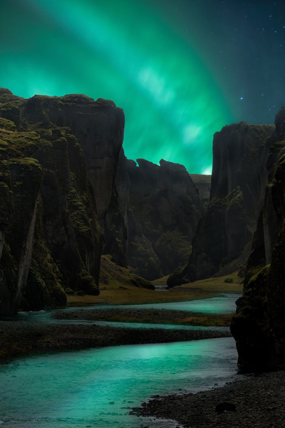 Aurora Cliffs av Mikkel Beiter