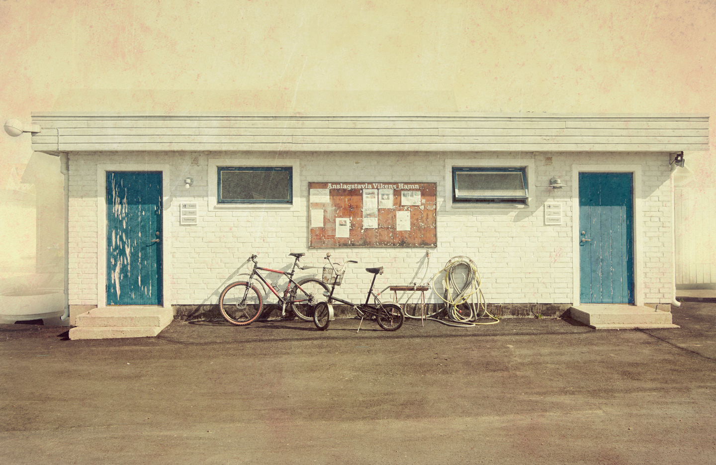 Blue Doors av Gustavo Orensztajn