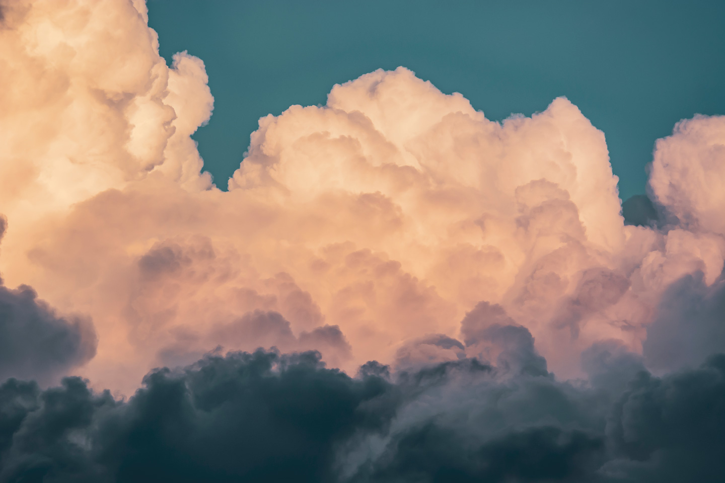 Clouds #1 av Tal Paz-Fridman