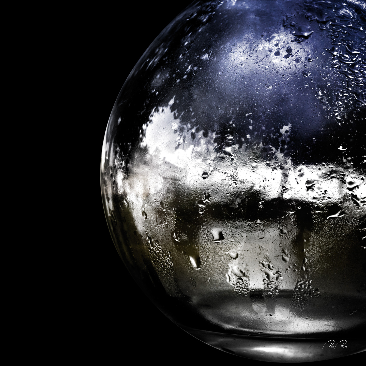 Crystal ball av Pia Roi