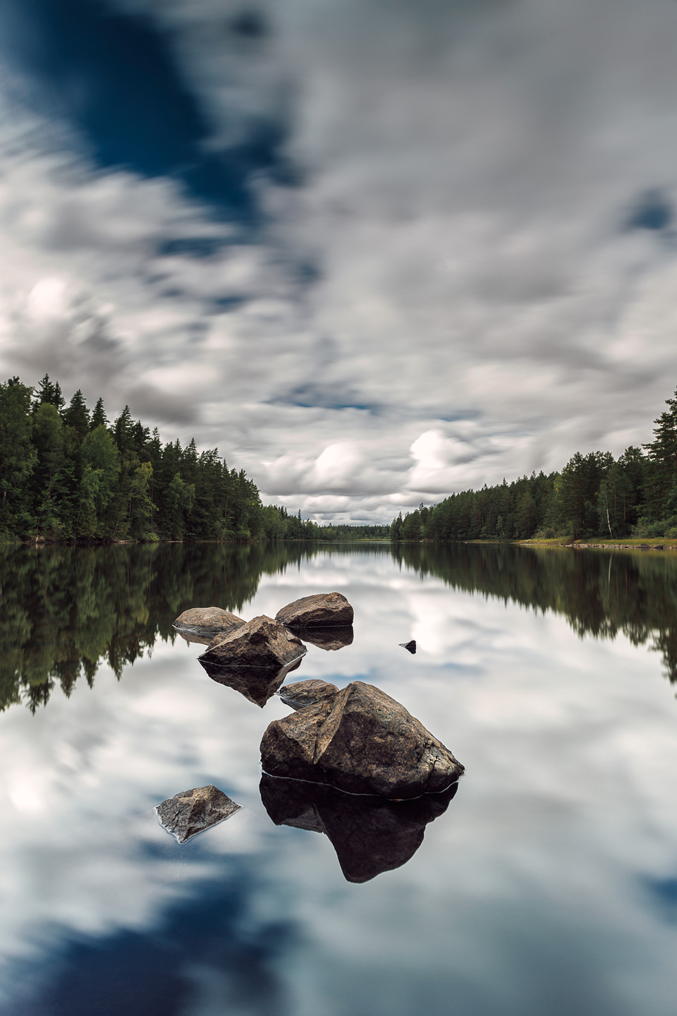 Mirroring Clouds av Mikkel Beiter