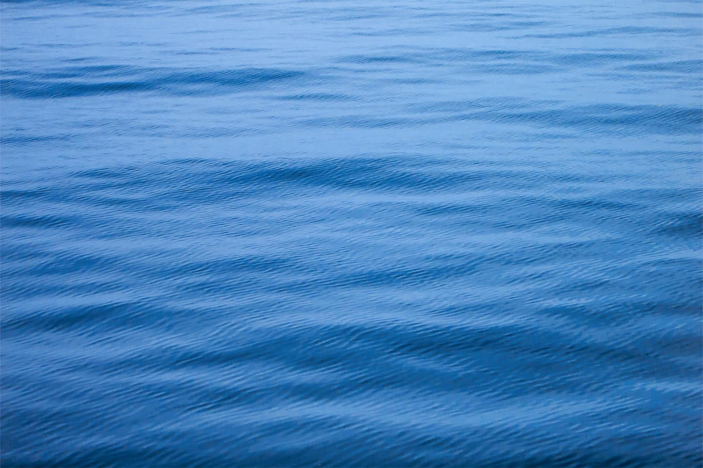 Ripples on a calm sea av Rasmus Gundorff Sæderup