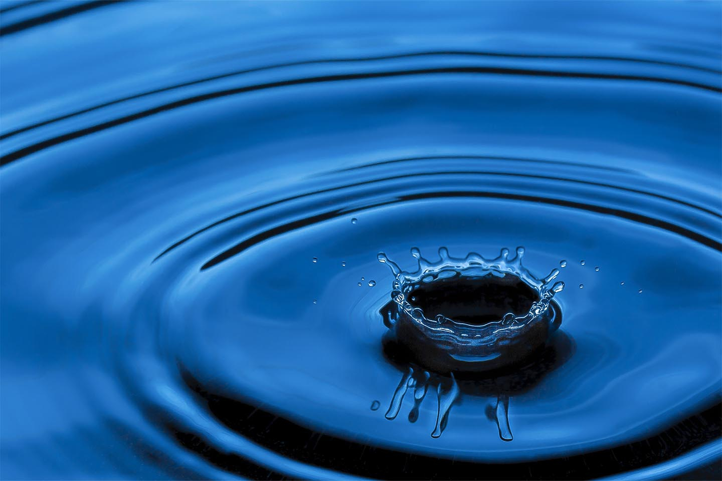 Water drop splash II av Rasmus Gundorff Sæderup