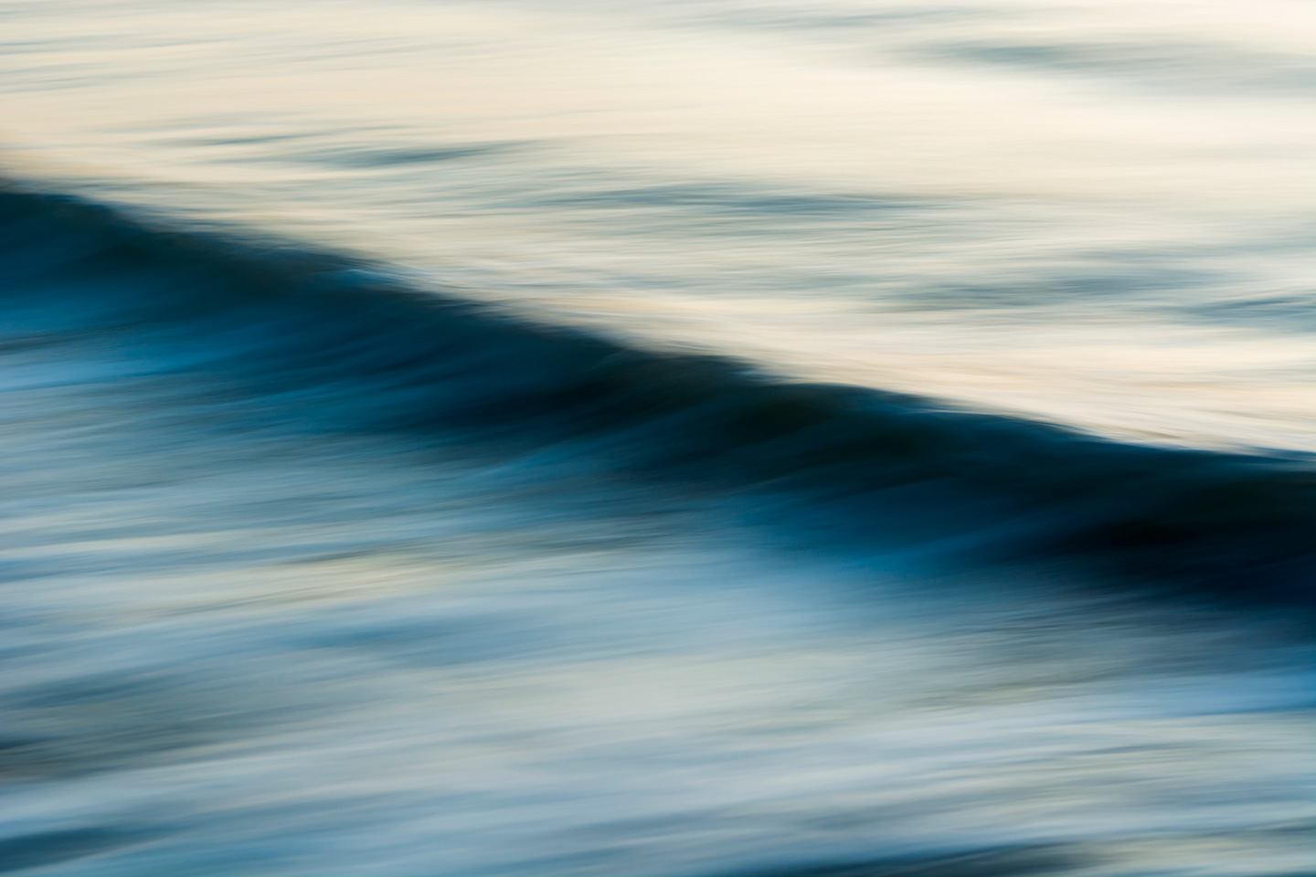 The Uniqueness of Waves X av Tal Paz-Fridman