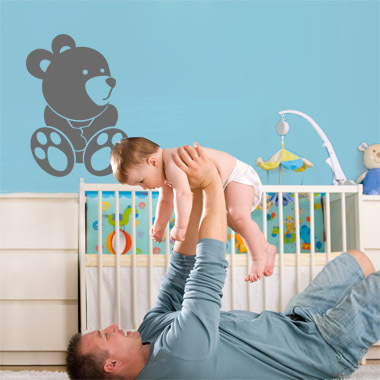Bamse sidder wallsticker av Anline Ruby, 36×48 cm